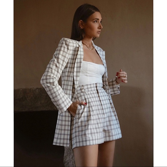 Danielle Bernstein WeWoreWhat Plaid Structured Oversized Blazer in White/Black - Picture 8 of 8